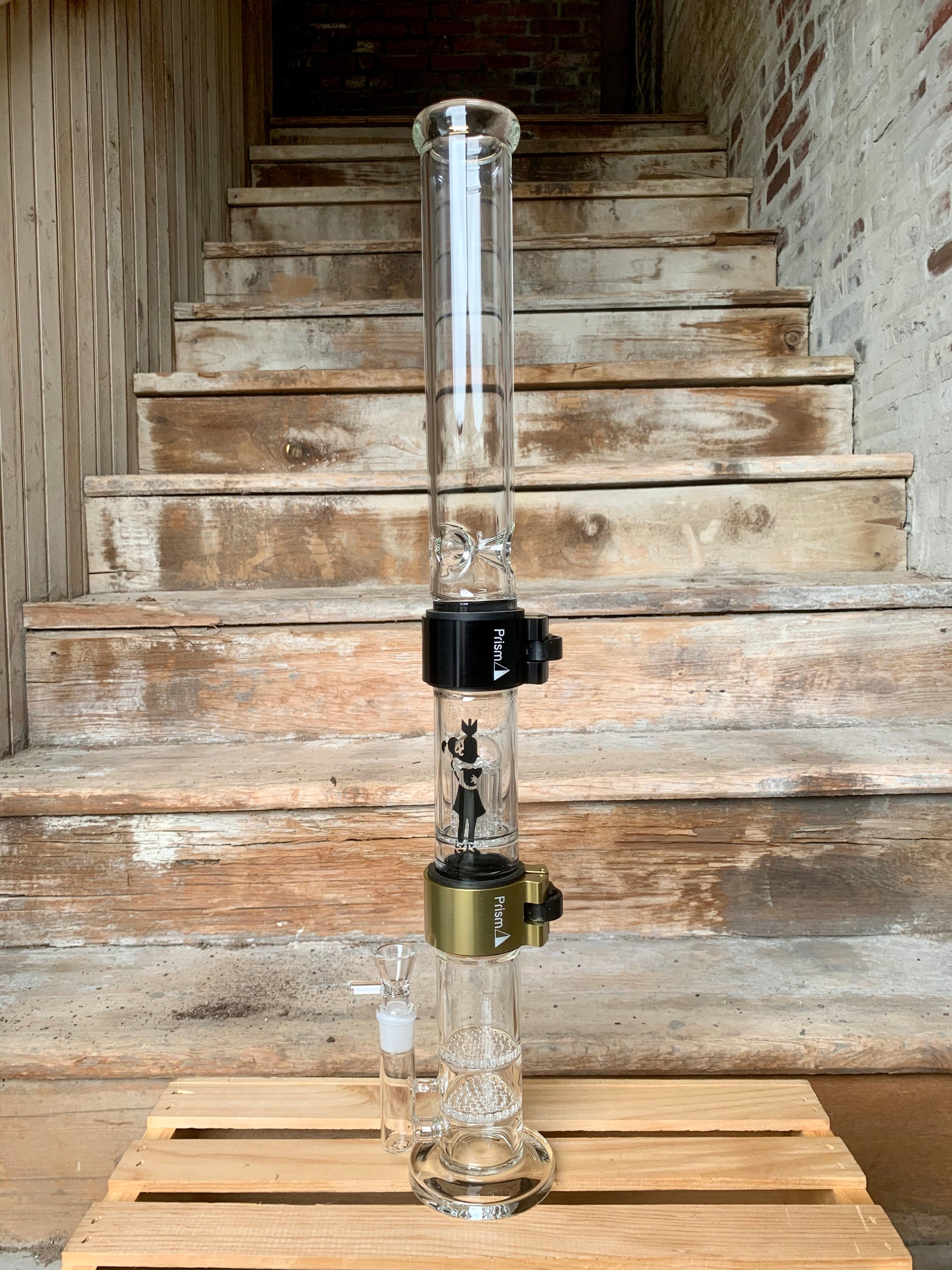 Prism addresses the issues of traditional waterpipes making a custom bong possible. With a variety of bong styles you can create your own custom bong whether its a tall bong or small bong. Also, it’s now easy to clean your bong and travel with your bong.